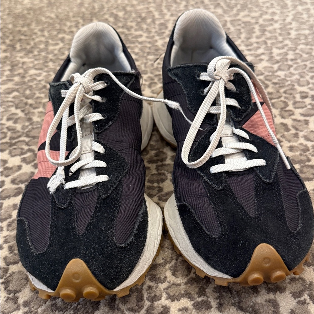 New Balance 327 women’s size 9. Black w/pink logo. Comfortable & FUN… L🩷🩷K! - Picture 3 of 15